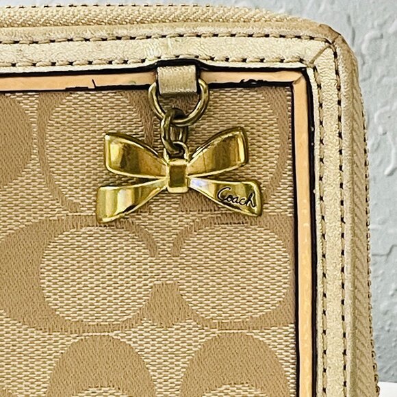 COACH Signature Zip Around Wallet Khaki Canvas Gold Bow Charm - Picture 2 of 9